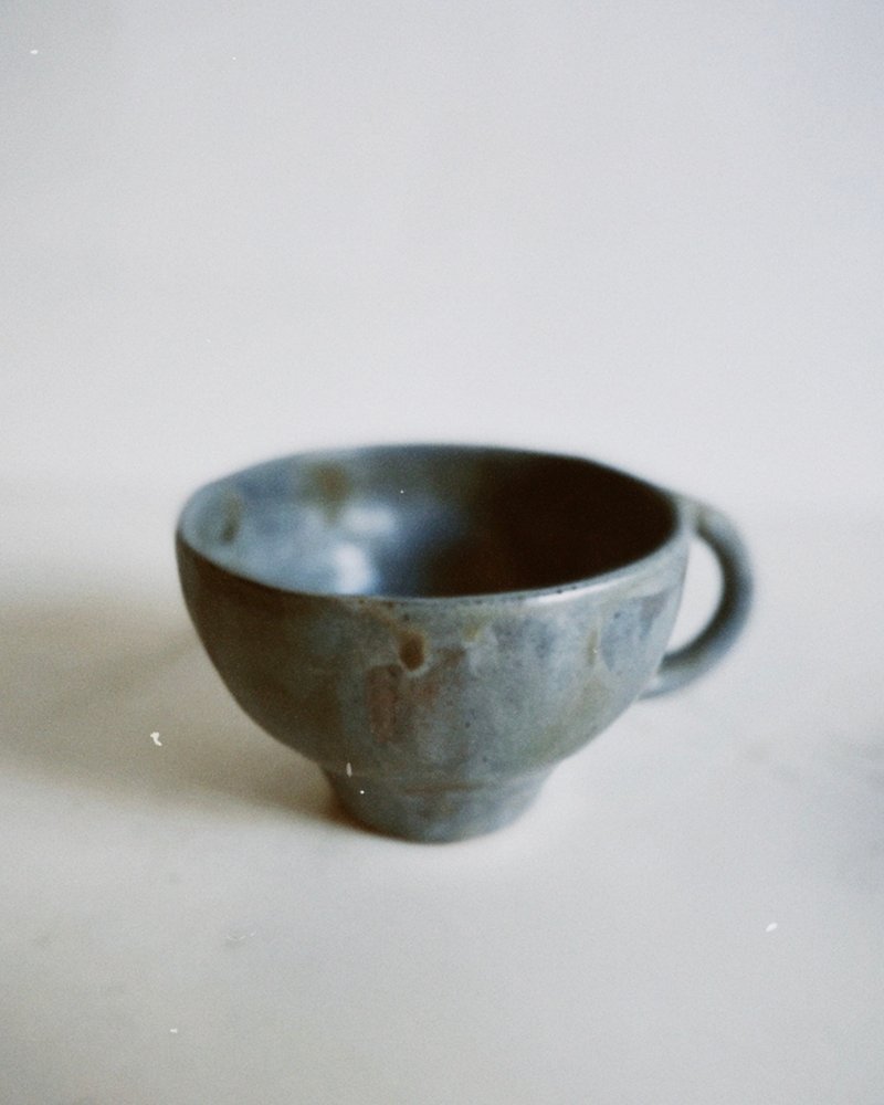 Cup by the stream - แก้วมัค/แก้วกาแฟ - ดินเผา สีน้ำเงิน