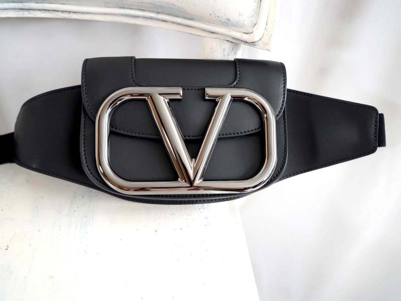 Brand new genuine Valentino giant metal V-letter LOGO genuine leather waist bag chest bag handbag French luxury brand - Messenger Bags & Sling Bags - Genuine Leather Black