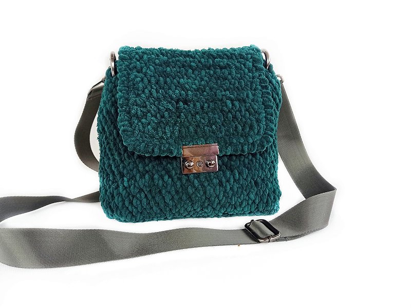 วัสดุอื่นๆ กระเป๋าถือ สีเขียว - Velvet crossbody bag, Emerald green shoulder purse, Luxury crochet bag for women