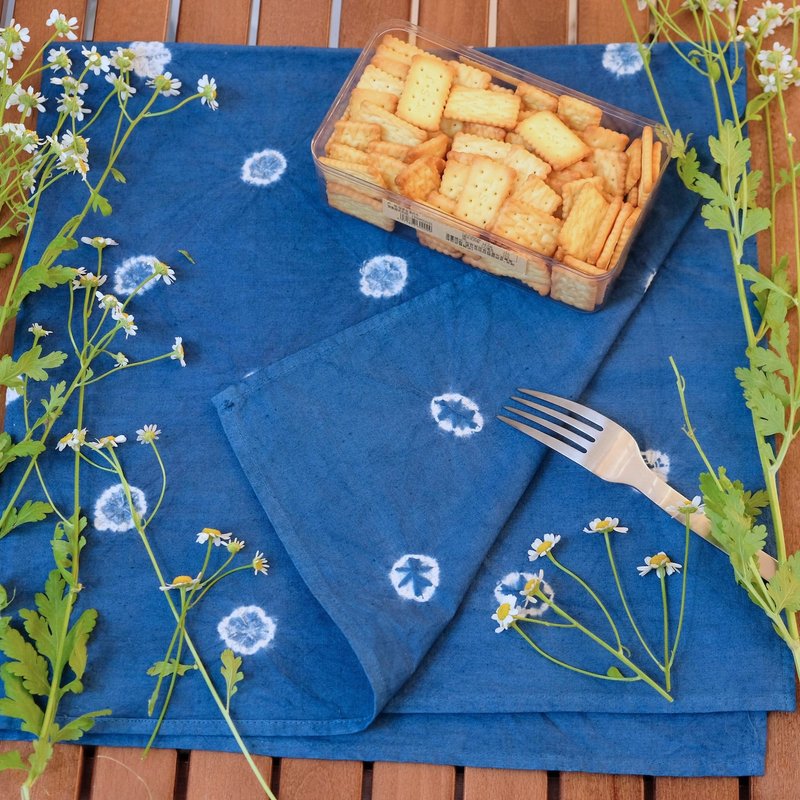 Indigo tie dye napkin, tablecloth, hand towel, placemat, bohemian throw - ผ้ารองโต๊ะ/ของตกแต่ง - ผ้าฝ้าย/ผ้าลินิน สีน้ำเงิน