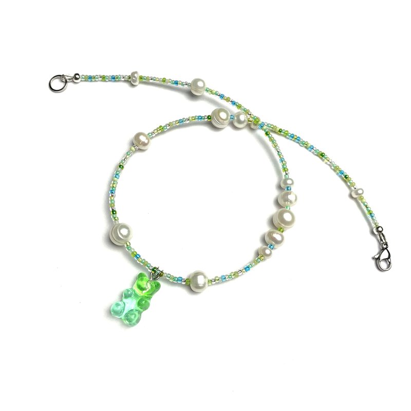 Green seed bead gummy bear choker Freshwater pearl necklace - สร้อยคอ - ไข่มุก สีเขียว