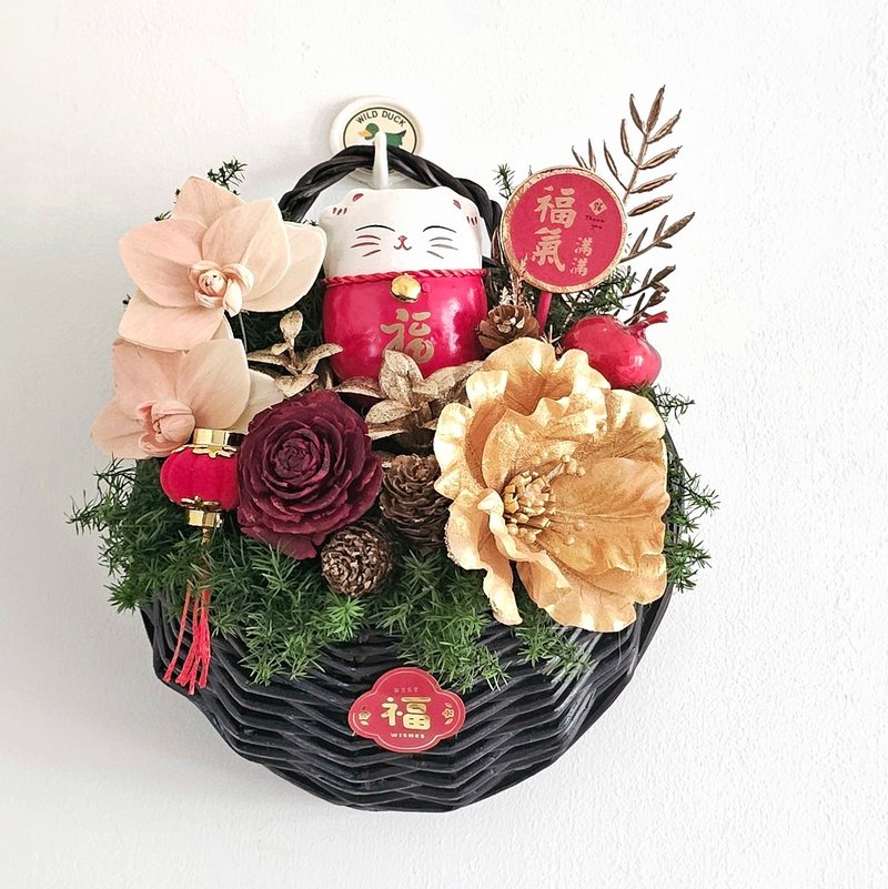 Red Lucky Cat Welcomes New Year Hanging Bamboo Basket - ของวางตกแต่ง - พืช/ดอกไม้ 