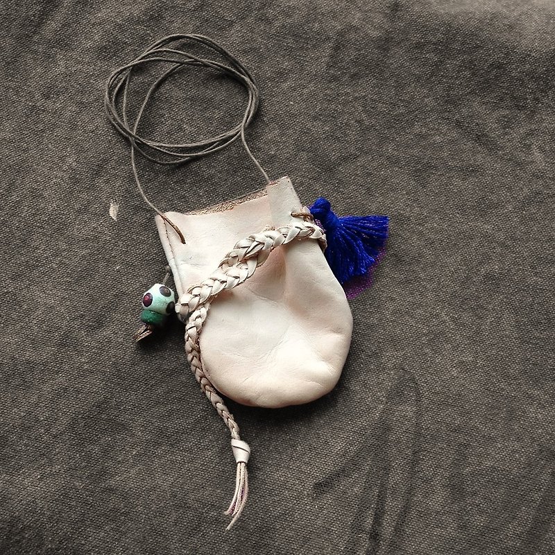 Christmas gift exchange [guardian of her chest] --- vegetable-tanned cowhide leather Small bag (blue section) - Necklaces - Genuine Leather Blue