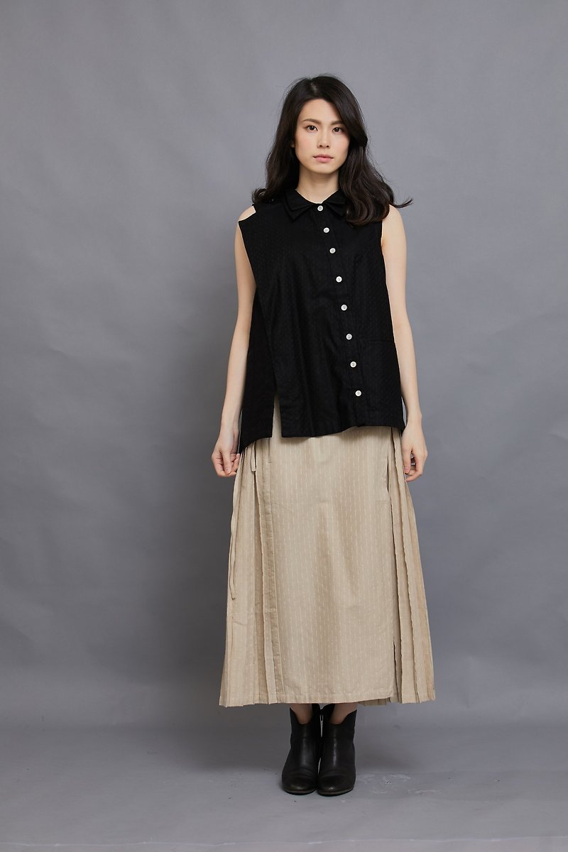 folding shirt-black flower - Women's Shirts - Cotton & Hemp Black