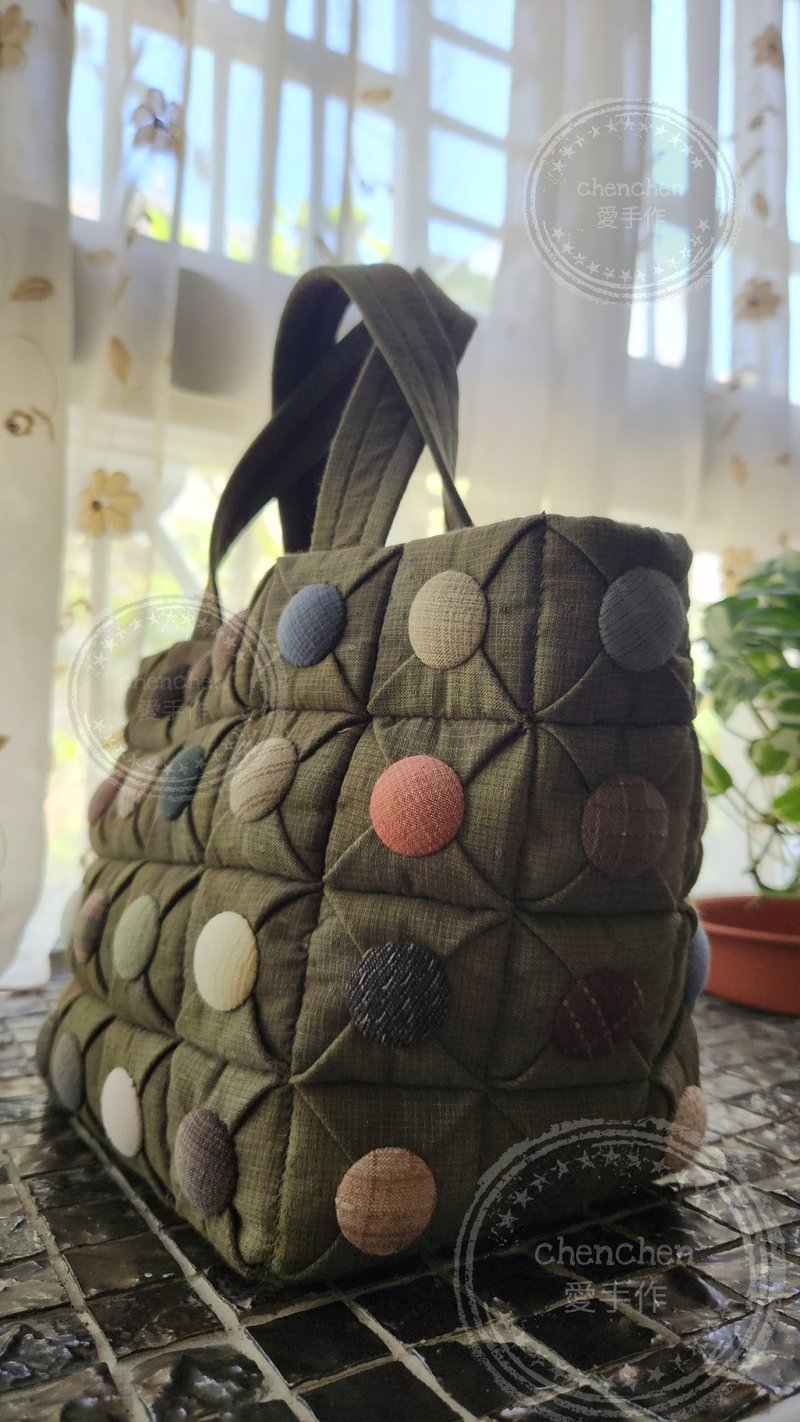 Three-dimensional dot patchwork bag/handmade - กระเป๋าถือ - ผ้าฝ้าย/ผ้าลินิน สีเขียว