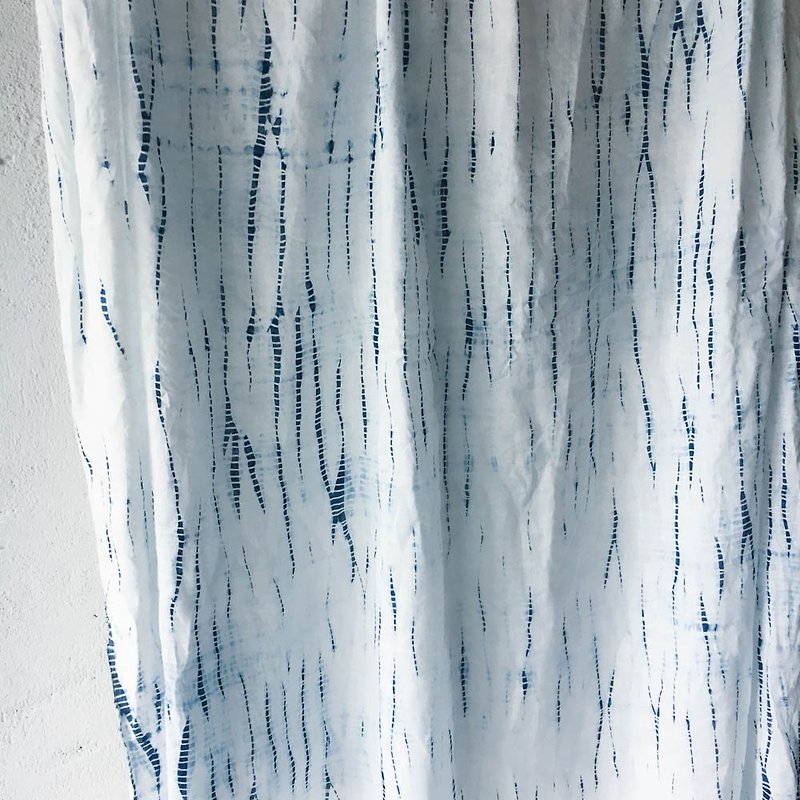 Tie-dye blue-dyed vertical striped linen fabric - เย็บปัก/ถักทอ/ใยขนแกะ - ผ้าฝ้าย/ผ้าลินิน 