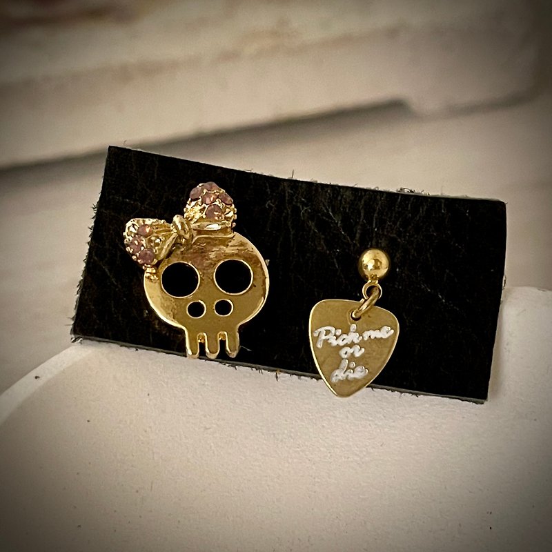 Japan Shimokitazawa modern style surrealism design punk bow love rhinestone skull mini - Earrings & Clip-ons - Other Materials Gold