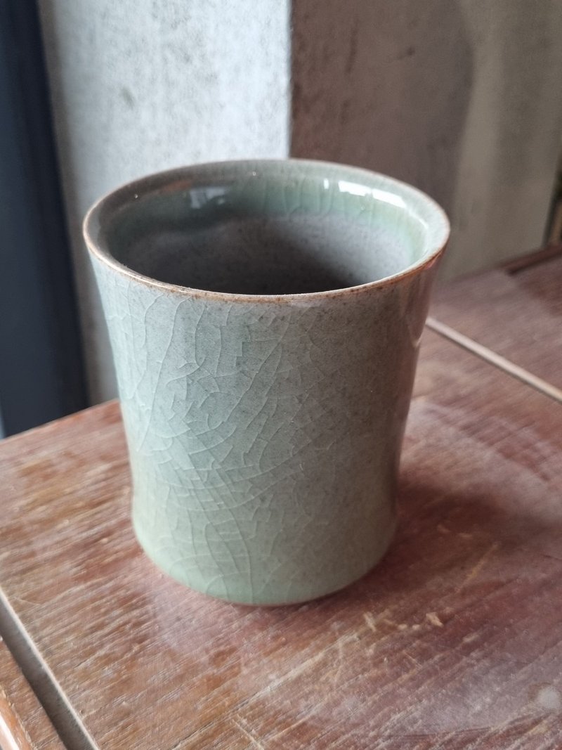 [One Winter People] Fangcaodi-Celadon open-piece effect pottery cup wine cup coffee cup tea - แก้ว - ดินเผา สีเขียว