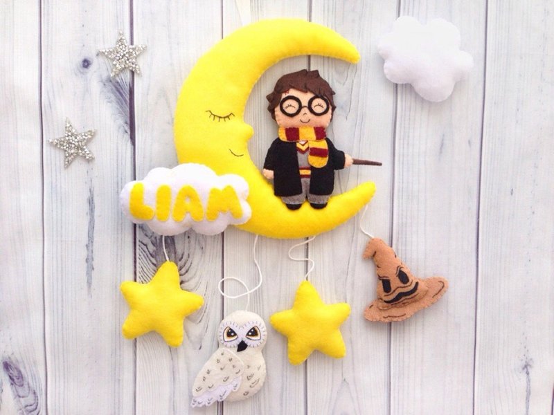 Harry Personalized Moon, Custom Felt Mobile, Owl, Baby Crib, Name Wall Decor - ของเล่นเด็ก - วัสดุอีโค หลากหลายสี