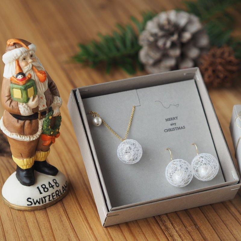 Christmas coffret -Cocoon- Necklace and Clip-On set - ต่างหู - ผ้าไหม ขาว