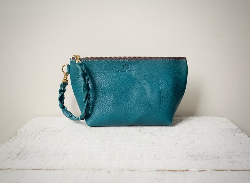 Italian leather Nume leather clutch pouch barco M turquoise - กระเป๋าเครื่องสำอาง - หนังแท้ สีน้ำเงิน