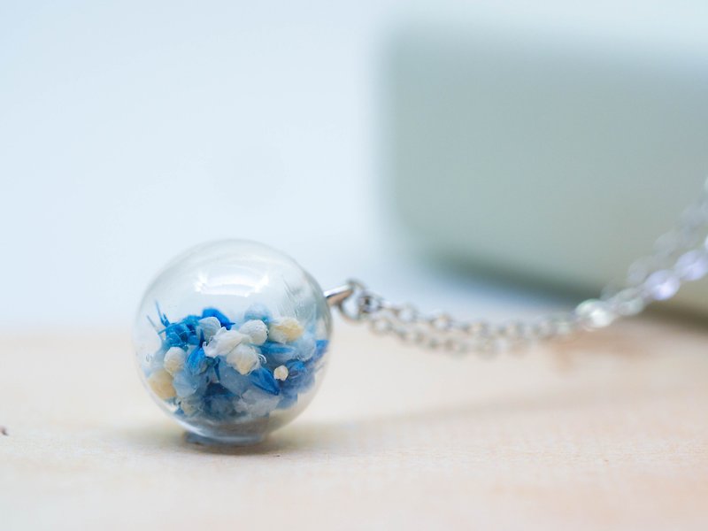 愛家作-OMYWAY 手工制作日本乾花押花混色藍色滿天星玻璃球頸鏈 - 頸鏈 - 玻璃 白色