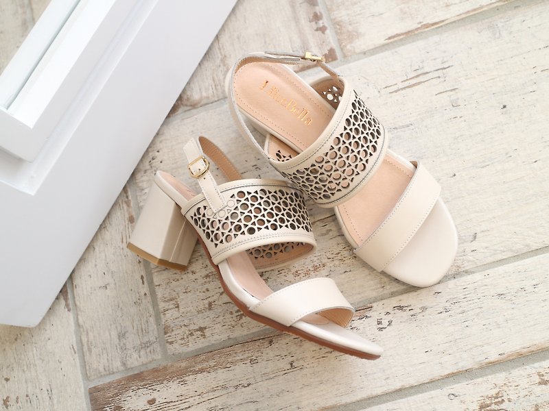 【Blooming flower】Carved High heels Sandals - Beige - รองเท้าส้นสูง - หนังแท้ ขาว