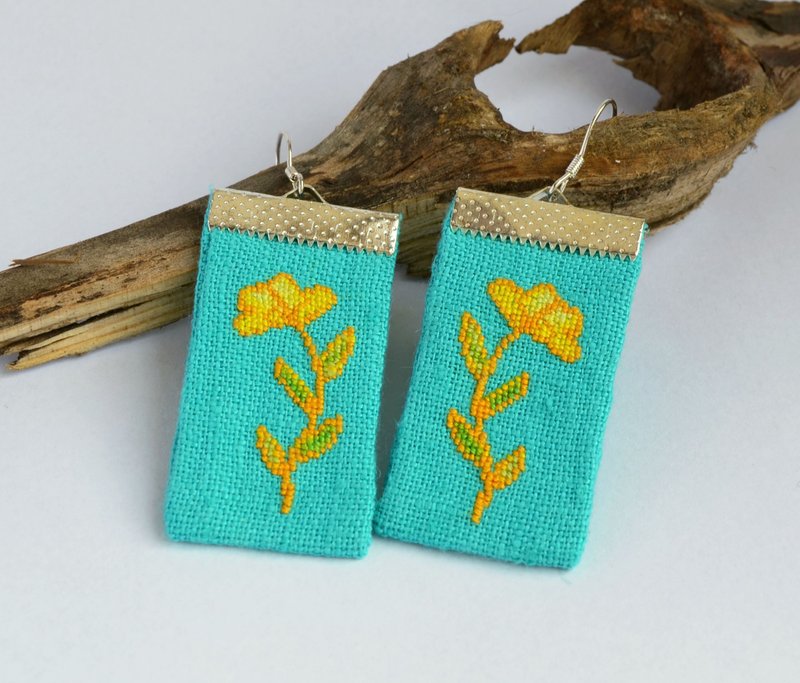 黃花刺繡耳環綠松石自然十字繡首飾面料亞麻波西米亞風送給她的禮 - 耳環/耳夾/耳骨夾 - 繡線 藍色
