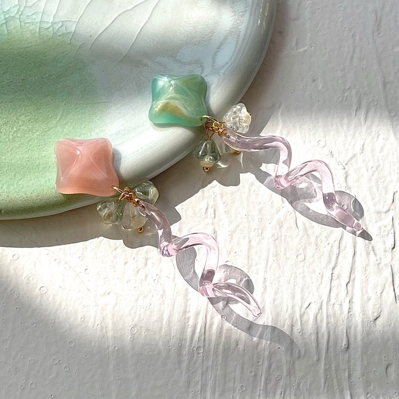 ••• Strawberry Spiral Fudge••• - Earrings & Clip-ons - Glass Pink