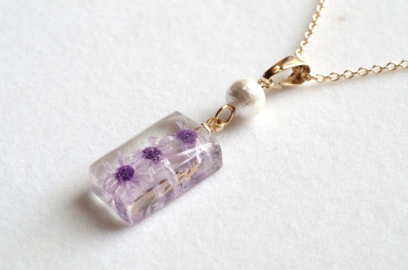 Resin art flower and cotton pearl pendant, purple, gold - Necklaces - Other Materials Purple