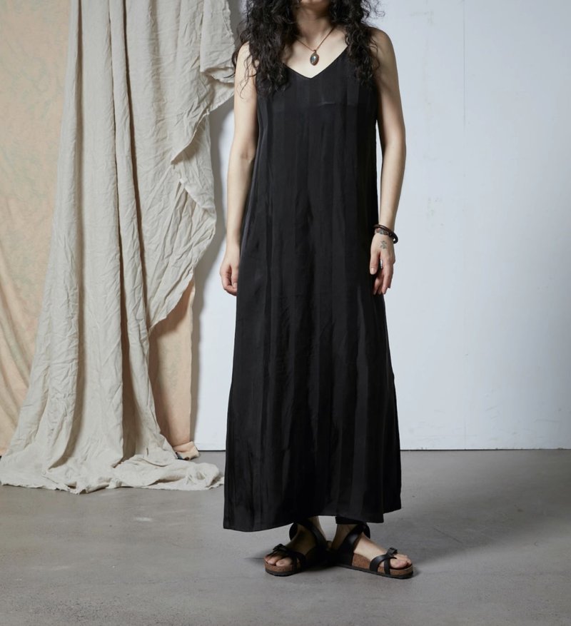 Japanese style minimalist Bronze-ammonia silk V-neck dress - One Piece Dresses - Other Materials Multicolor