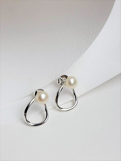 A.pearl 水晶純銀輕珠寶 漣漪珍珠純銀耳環 / 時尚大方 / 純銀輕珠寶