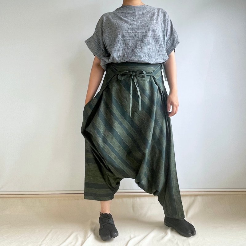 【1点もの】さんかくパンツ -絹着物地 西陣織紬 深緑に黄色のよろけ縞 - 中性長褲/短褲 - 棉．麻 綠色