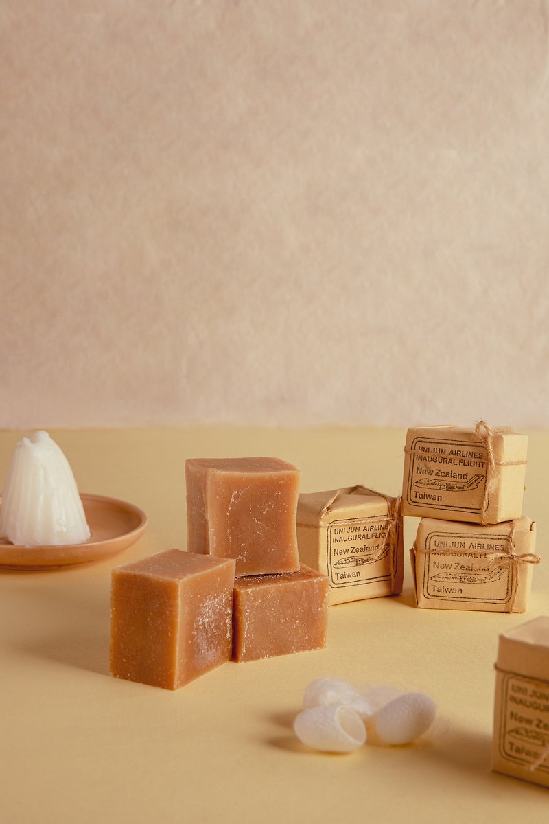 熟成-馬油蠶絲皂1年 - 肥皂/手工皂 - 濃縮/萃取物 金色