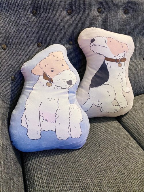 小鐵的遊樂園 Wirefoxterrier 剛毛獵狐梗 抱枕 什麼聲音 歪頭 藍 大