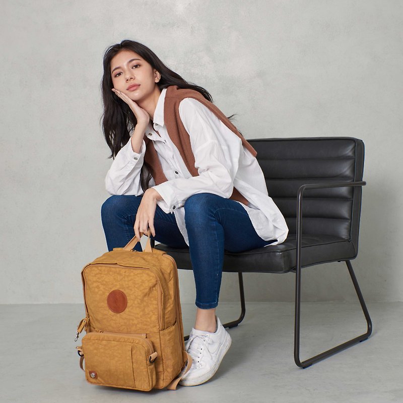 Backpack with water-repellent computer function [warm soil coffee] size M - กระเป๋าเป้สะพายหลัง - ไนลอน สีเหลือง