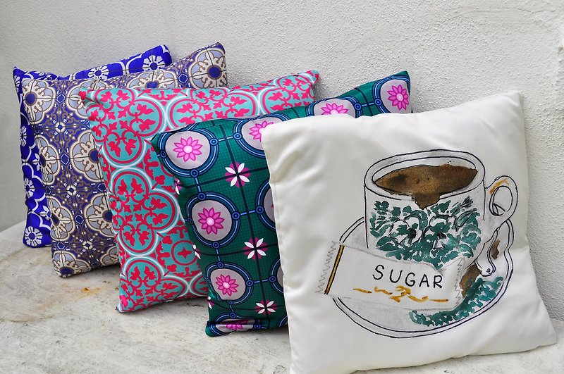 パターン枕カバーマレーシアのペラナカン文化デザイン滑らかなサテン - 枕・クッション - コットン・麻 