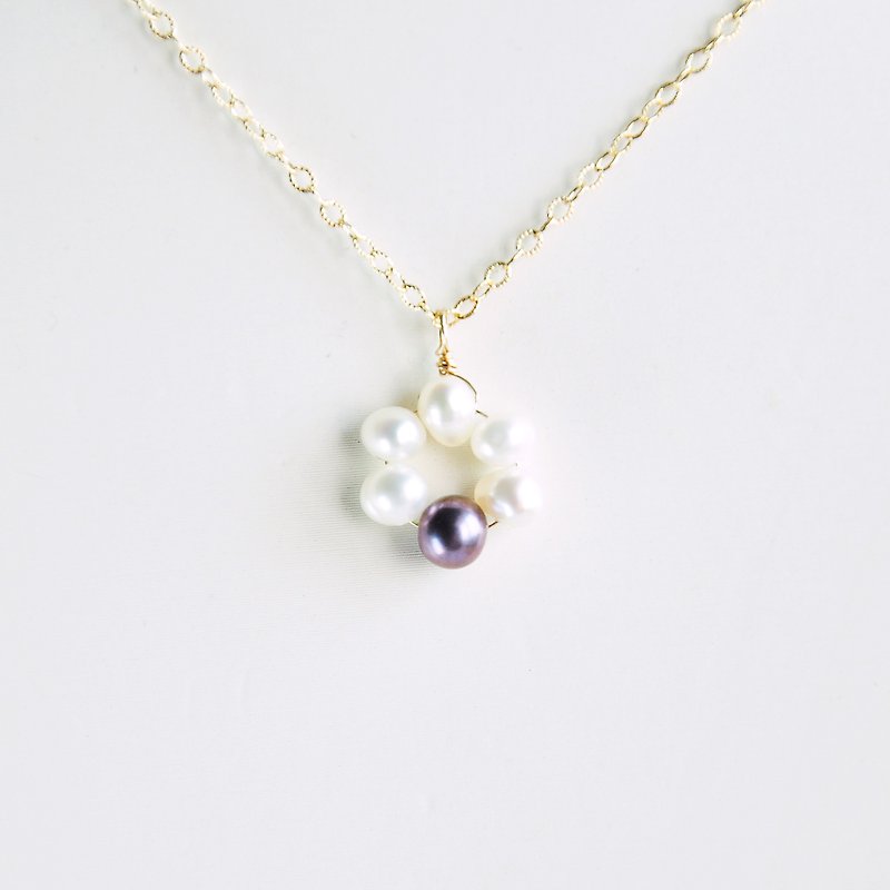 The Watcher－Innocence Necklace_Pearl 14Kgf Gold Injected Clavicle Necklace - Necklaces - Gemstone White