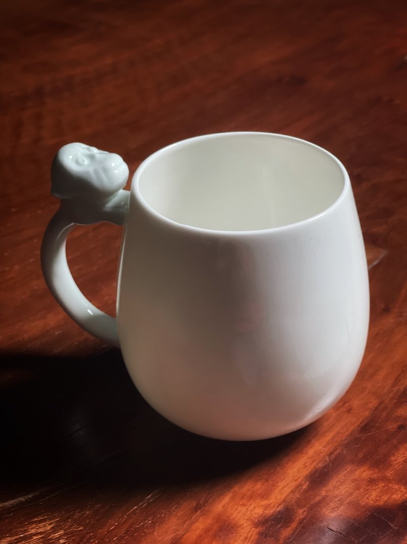 敬物12生肖納福杯猴  手捧一份福氣 守住歲歲朝朝的安康 - 茶壺/茶杯/茶具 - 瓷 白色