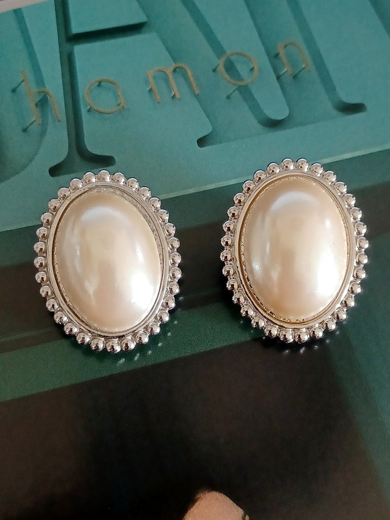 vintage jewelry  貴氣蛋型仿珠 夾式耳環 - 耳環/耳夾/耳骨夾 - 其他金屬 