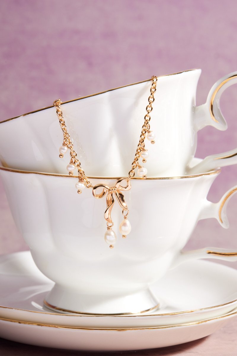 Freshwater Pearl Gold/Silver Bow Dangle Necklace - Alice - สร้อยคอ - เงินแท้ สีทอง