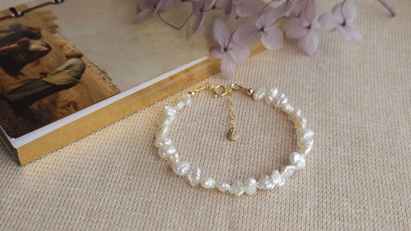 Baroque pearl bracelet 14kgf|Texture|Elegance|Commuting|Daily wear - Bracelets - Pearl White