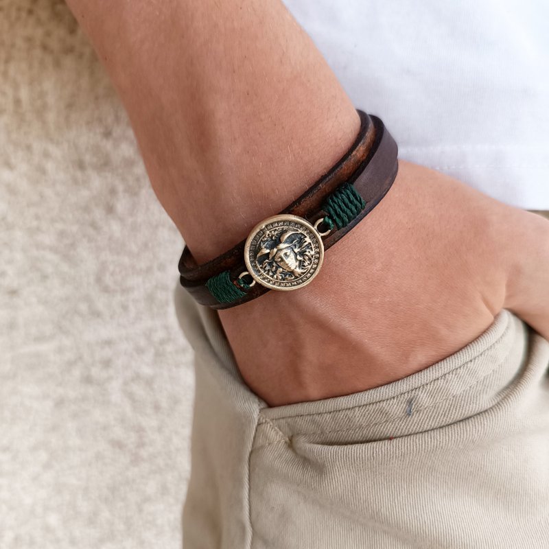 Greek Medusa Gorgon Leather Bracelet, Empowerment Symbol - 手鍊/手環 - 真皮 咖啡色