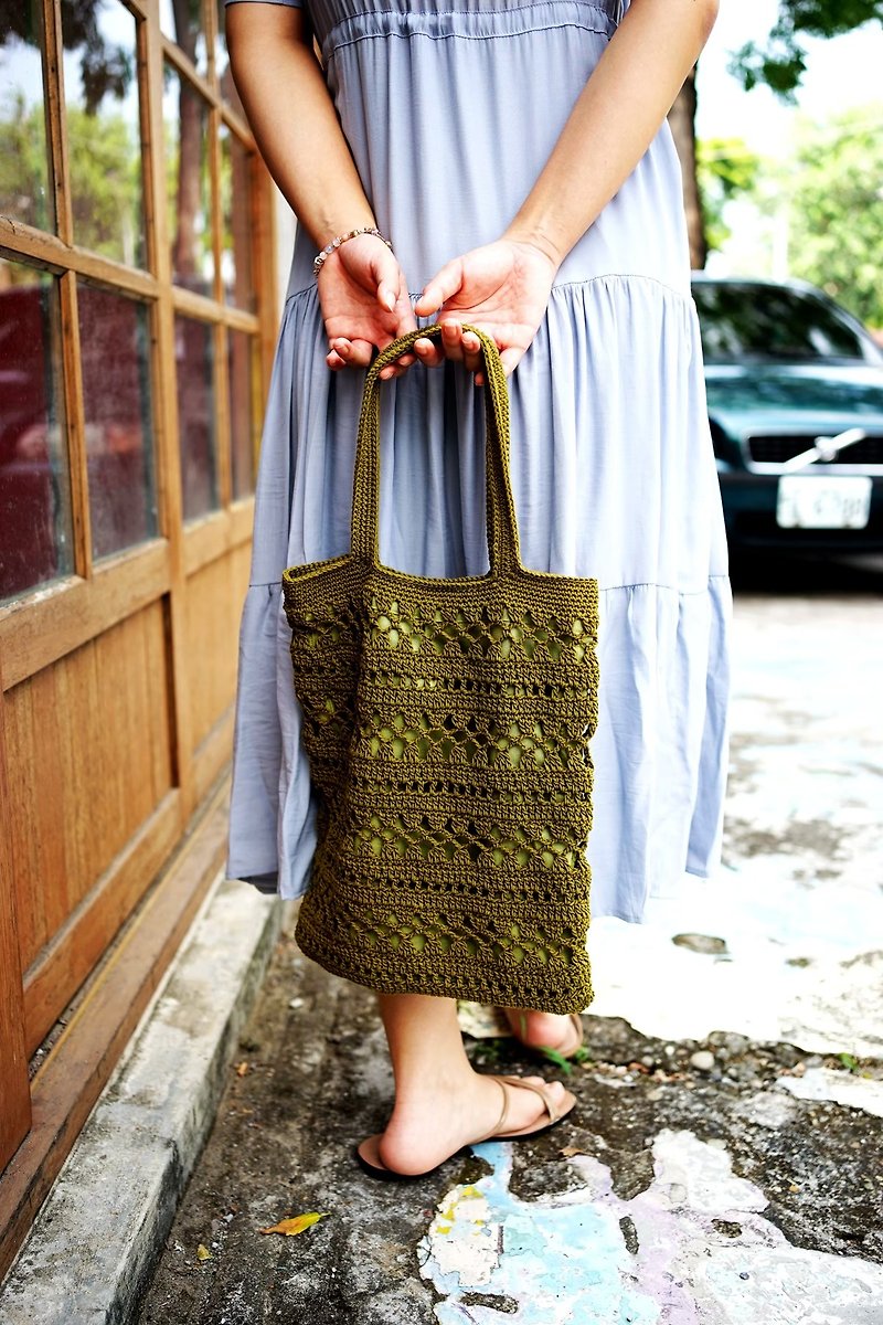 hand-woven shoulder bag - กระเป๋าถือ - ผ้าฝ้าย/ผ้าลินิน 