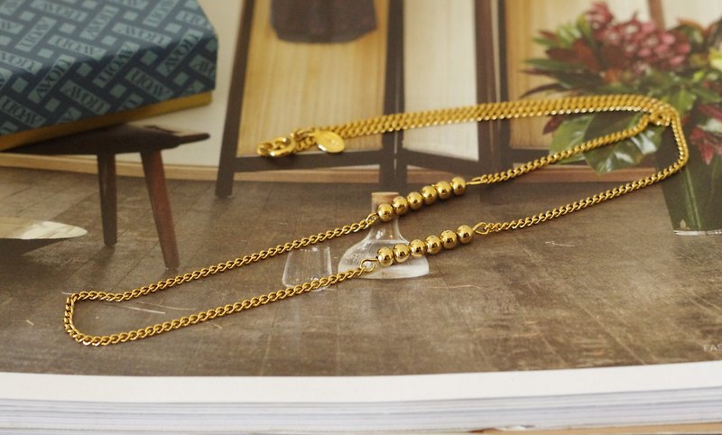 Old and good antique jewelry gold AVON 1980 small bead symmetrical necklace N514 - สร้อยคอ - โลหะ สีทอง