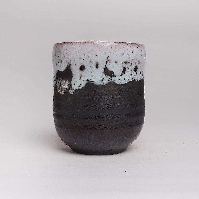 Mingya Kiln l Hyun black and white double hanging glaze soup and swallow teacup - Teapots & Teacups - Pottery Multicolor