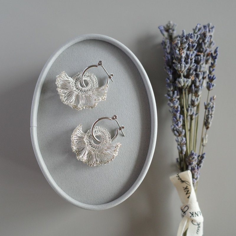 荷葉尾巴 – 手工勾線耳環 銀色 - 耳環/耳夾 - 玻璃 銀色