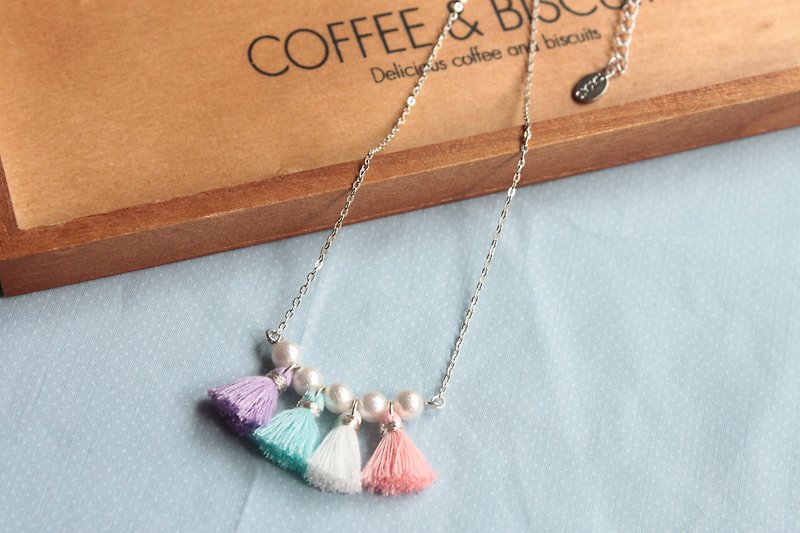 Cotton Pearls necklace with contrast colour tassels (tailor-made available) - สร้อยติดคอ - วัสดุอื่นๆ หลากหลายสี