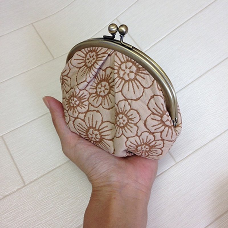 119IV　leather wallet　钱包，袋，钱包，球童，花，压花  purse, pouch, coin purse, glove compartment, flower, embossing - 長短皮夾/錢包 - 真皮 透明