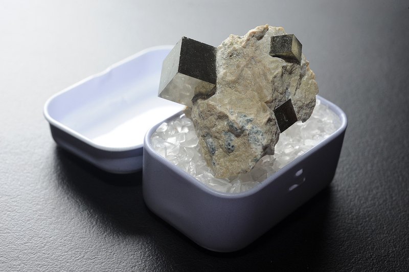 西班牙魔方黃鐵礦 水晶 靈修 招財 破煞 防小人2 - 擺飾/家飾品 - 貴金屬 