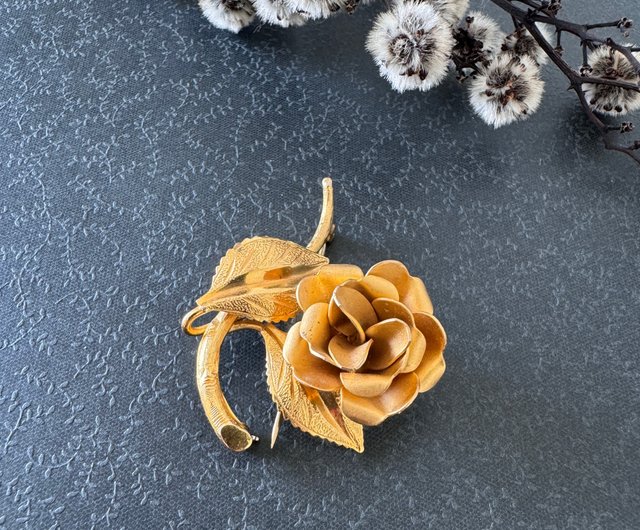 アキオモリ・デザイン薔薇ブローチ アキオモリ・デザイン薔薇ブローチ