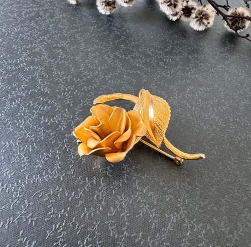 ヴィンテージブローチ 薔薇バラ ローズ ラウンド ゴールド アンティーク 上品① ヴィンテージブローチ 薔薇バラ ローズ ラウンド ゴールド
