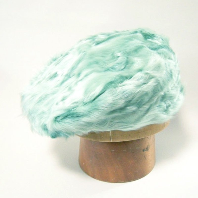 The fur of the hunting of mint green. Color and design punchy is one point. - Hats & Caps - Genuine Leather Green