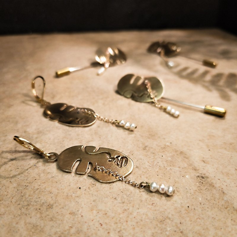 愛哭姊妹花－設計款－黃銅珍珠耳環(可改夾) - 耳環/耳夾 - 珍珠 金色