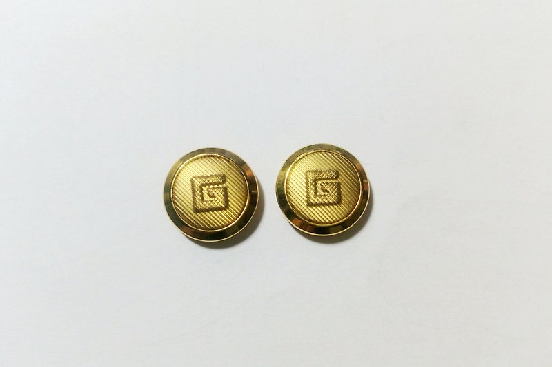 Small GG gold vintage earrings / pin type - ต่างหู - พลาสติก สีทอง
