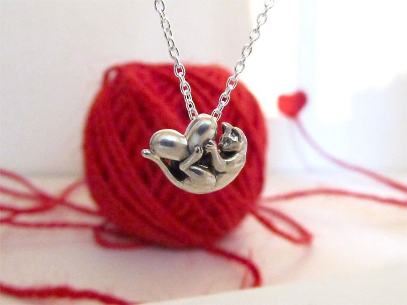 Cat catching a heart pendant - Necklaces - Other Metals Silver