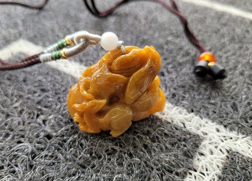螺絲帽帽工作室 【親翠】天然翡翠 冰油黃三角立體雕九尾狐調整型繩鏈
