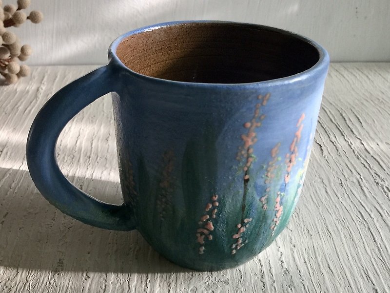 蒼穹與粉紅花穗(售完再製款)_陶器馬克杯 - 咖啡杯 - 陶 藍色