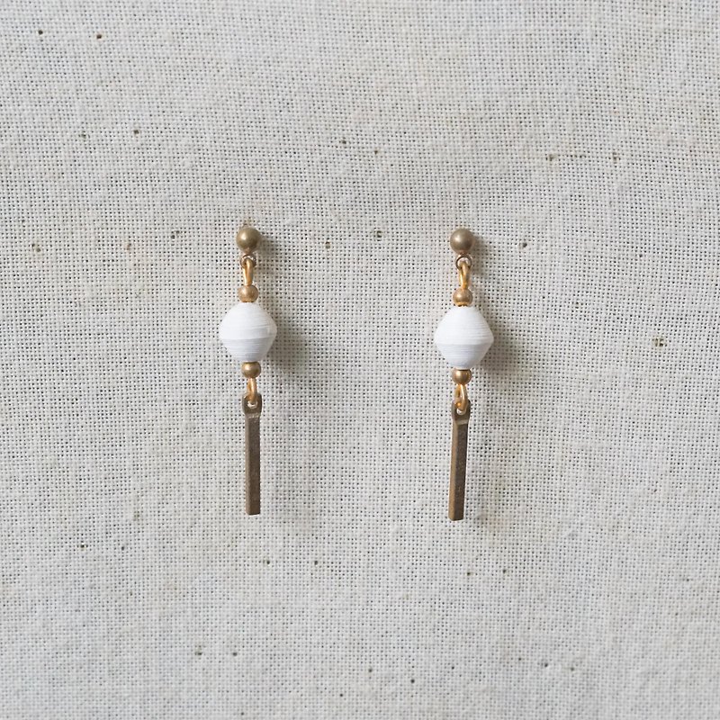 [Small roll paper hand-made/paper art/jewelry] Minimalist simple white small pillar earrings - ต่างหู - กระดาษ ขาว