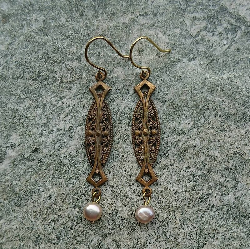 Vintage Brass Long Earrings with Pearls - ต่างหู - โลหะ 